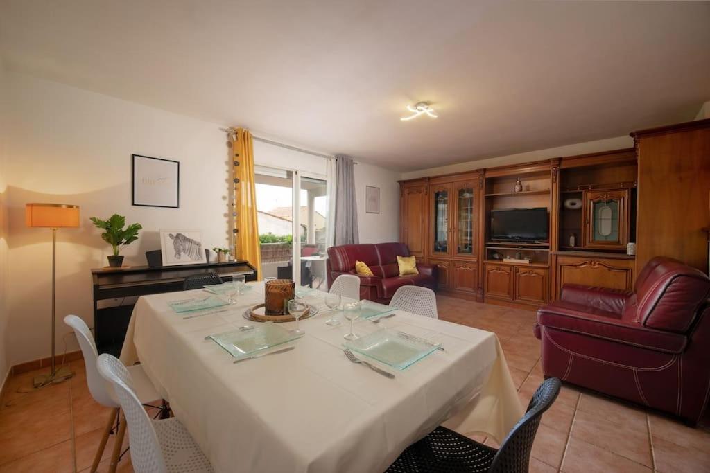 Appartement Tout Equipe Terrasse Et Parking Prive Marseille Eksteriør bilde
